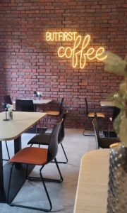 Der gemütliche Bistro-Bereich auf der Eselsbrücke